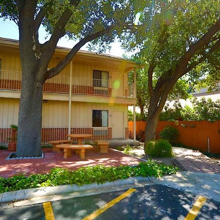 Texan Guest Ranch Hotel McAllen Exterior photo